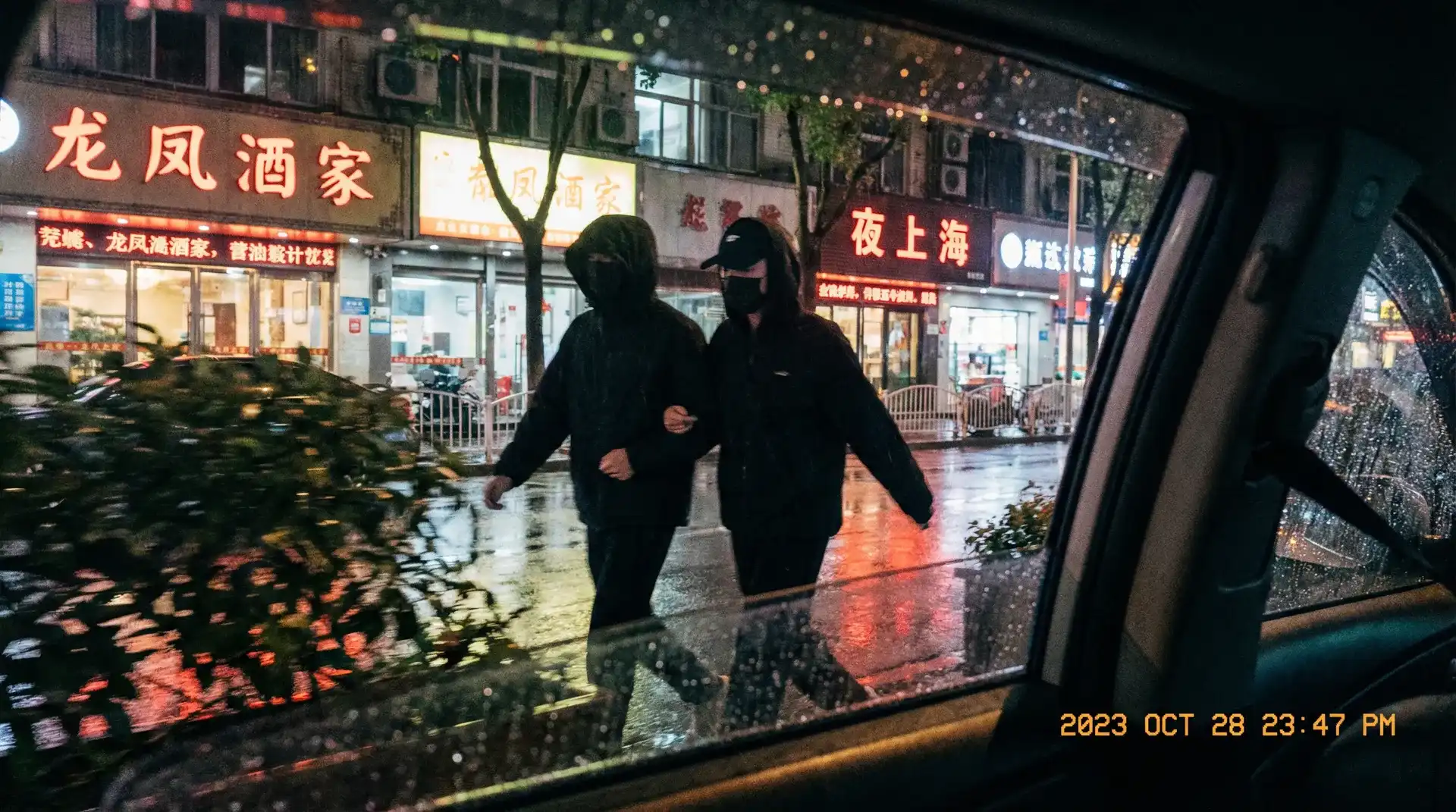 《少年阿宾》少年阿宾官方入口::极品少年阿宾影院交流社区 - 顶流明星深夜密会现场抓拍照片